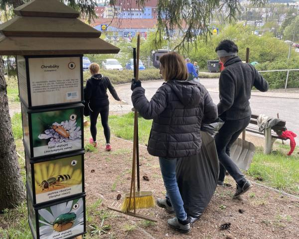 Deň Zeme sme si v SAŽP pripomenuli jarnou brigádou